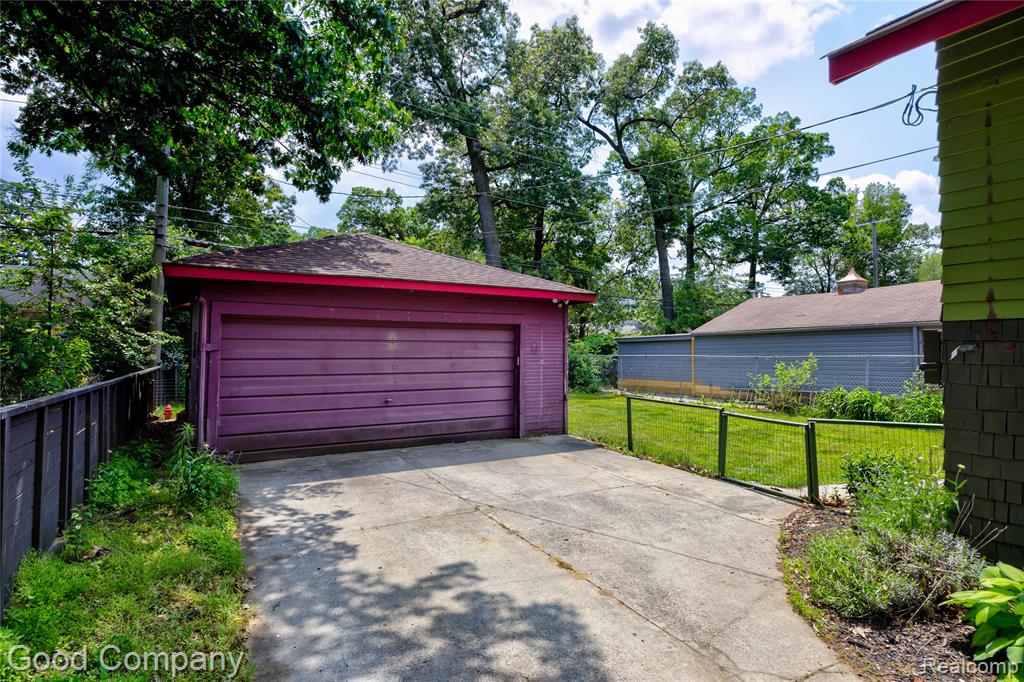 925 W Hazelhurst Street, Ferndale, MI 48220 — Photo 31