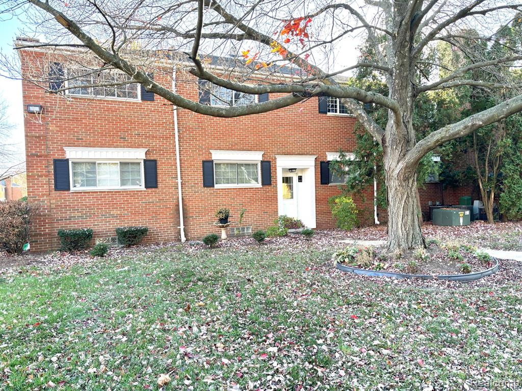 674 E FOX HILLS Drive, Bloomfield Hills, MI 48304 — Photo 20