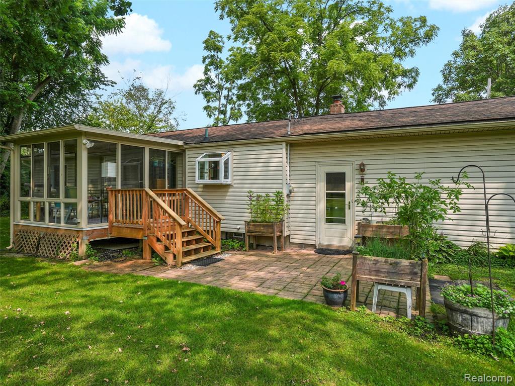 46275 W 11 Mile Rd, Novi, MI — Photo 10