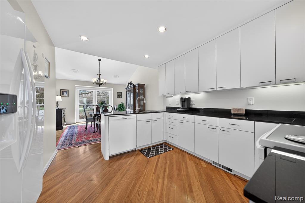 741 Briar Hill Lane, 111, Bloomfield Hills, MI 48304 — Photo 14