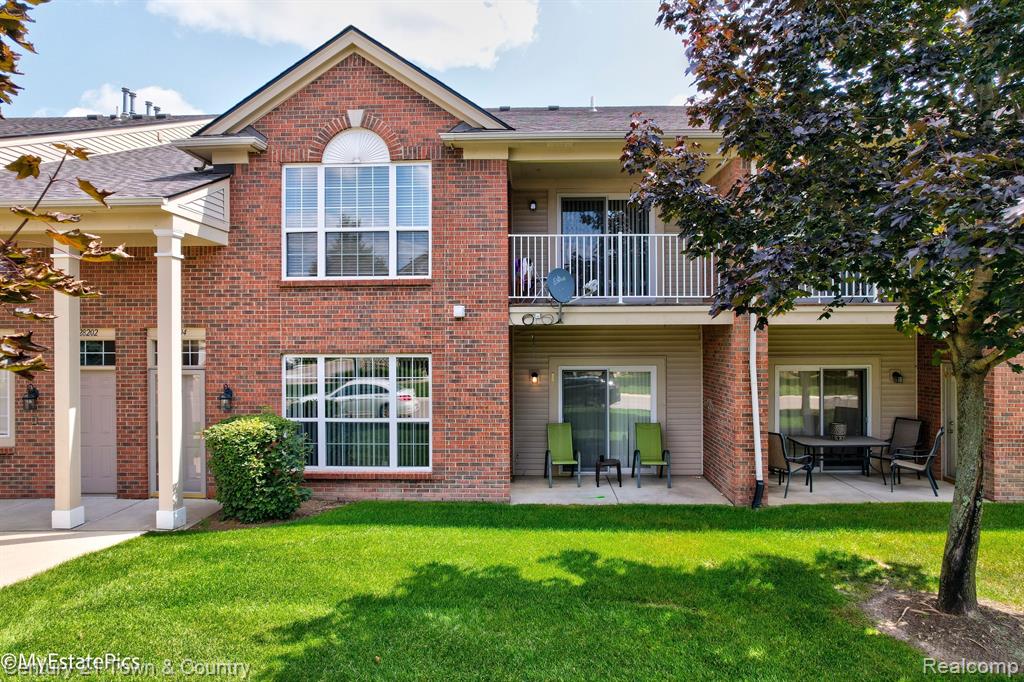 28104 CHESAPEAKE Circle, 334, Walled Lake, MI 48390 — Photo 2