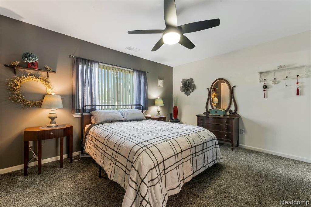 33585 Pondview Circle, 116, Livonia, MI 48152 — Photo 13