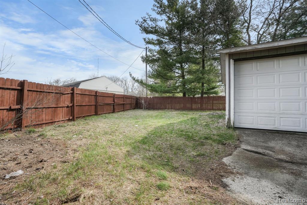 8898 Bishop Road, Brighton, MI 48116 — Photo 38