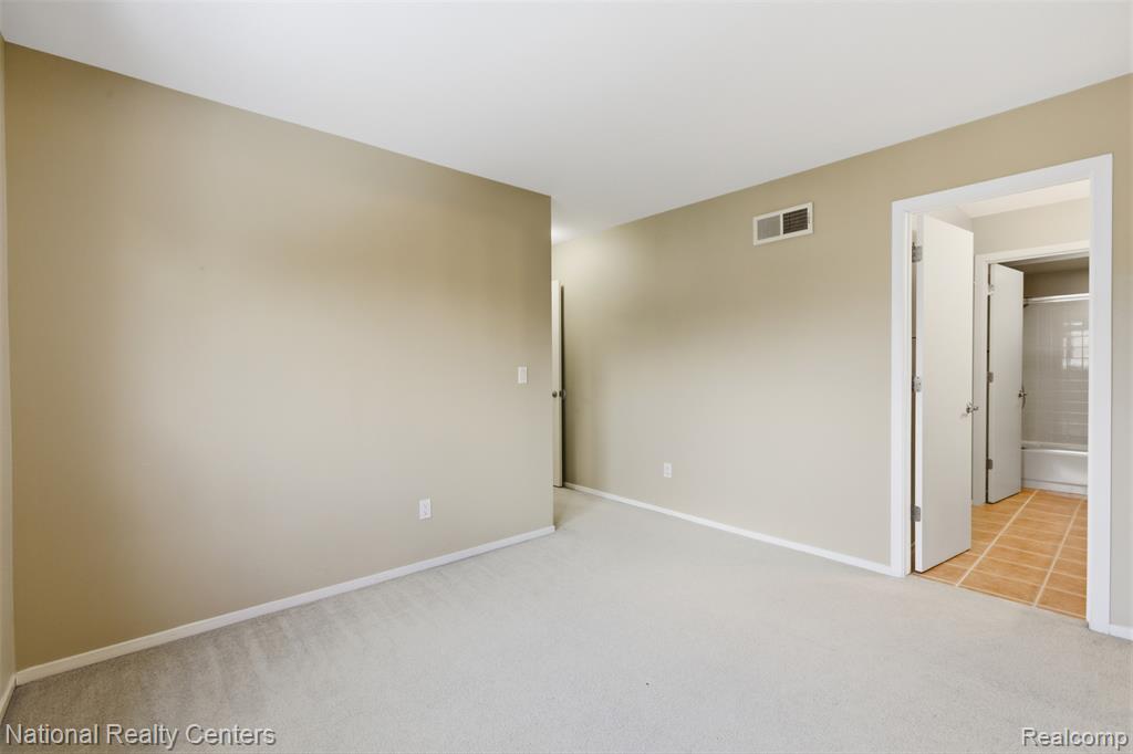 6298 Aspen Ridge Boulevard, 34, West Bloomfield, MI — Photo 26