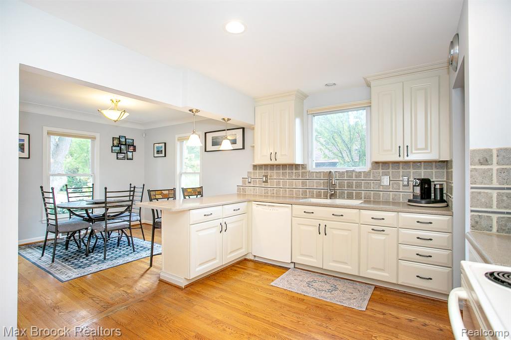 26725 Humber Street, Huntington Woods, MI — Photo 12
