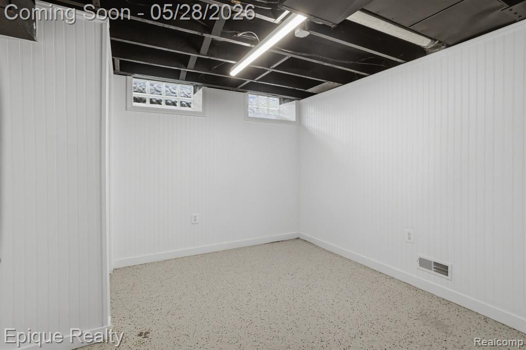 20506 Lancaster Street, Harper Woods, MI 48225 — Photo 21