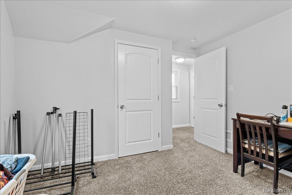 612 W Brockton Avenue, Madison Heights, MI 48071 — Photo 12