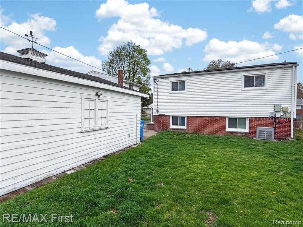 28326 Couzens Avenue, Madison Heights, MI 48071 — Photo 34