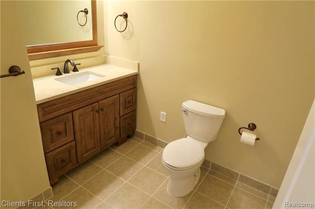 7233 OAKWOOD Drive, West Bloomfield, MI — Photo 30
