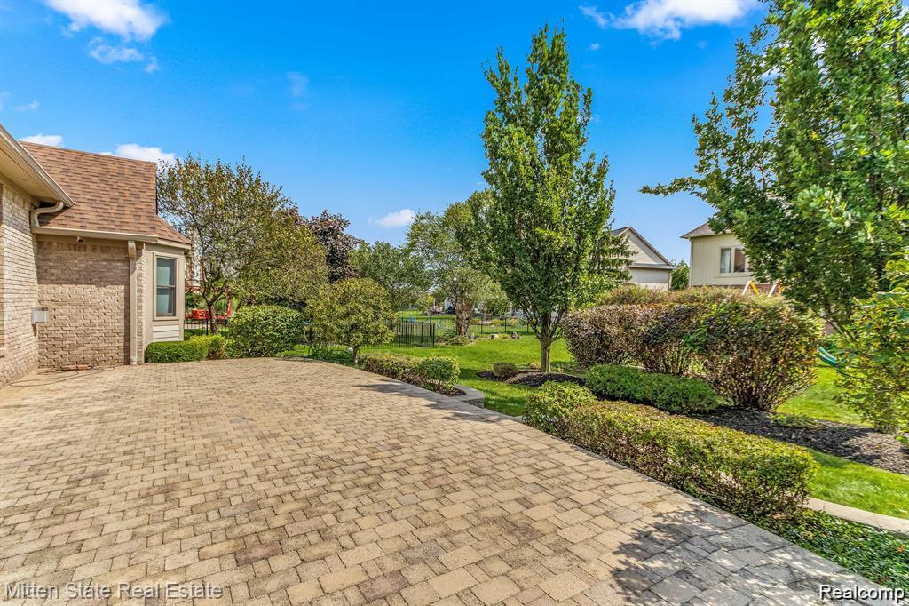 21254 Clayton Drive, Macomb, MI 48044 — Photo 11