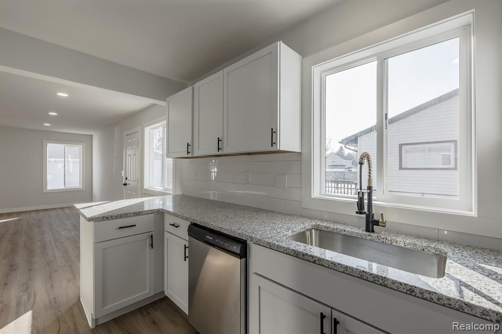 4075 Kempf Street, Waterford, MI 48329 — Photo 13