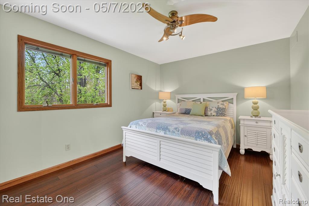 38967 Holsworth Court, Farmington, MI 48331 — Photo 37