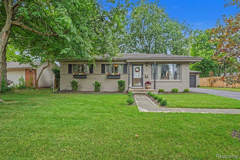 6063 Graper Drive, Waterford, MI 48329