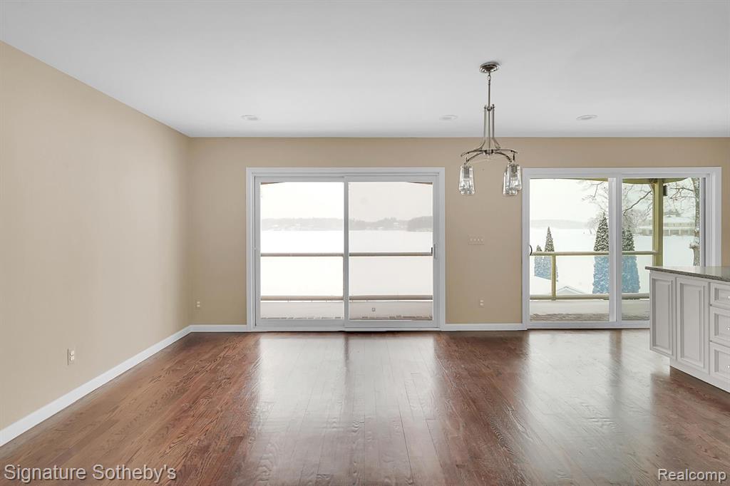 2224 LAKE ANGELUS Shores, Lake Angelus, MI 48326 — Photo 12