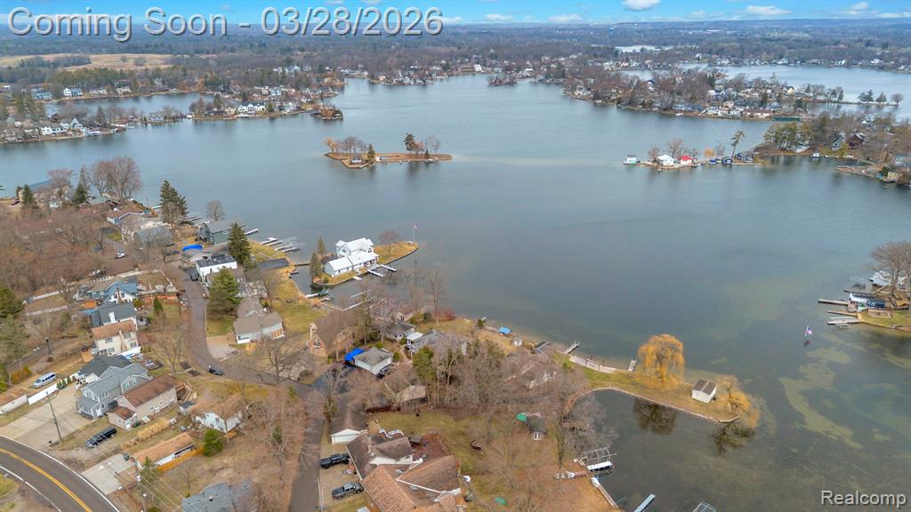 664 King Circle, Lake Orion, MI 48362 — Photo 3