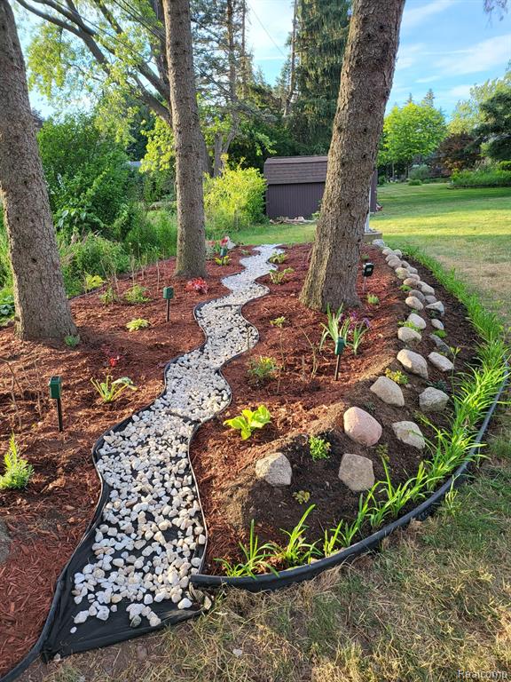 6865 FREDMOOR Drive, Troy, MI 48098 — Photo 56