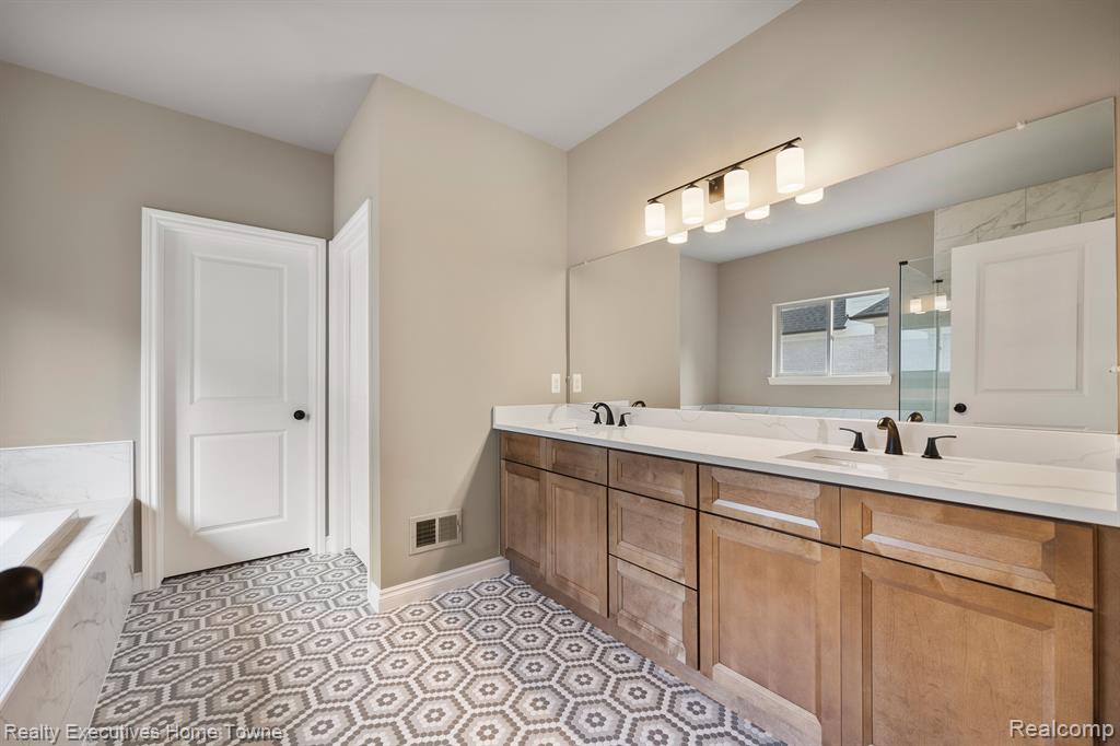 11948 Encore Court, Shelby Twp, MI 48315 — Photo 35