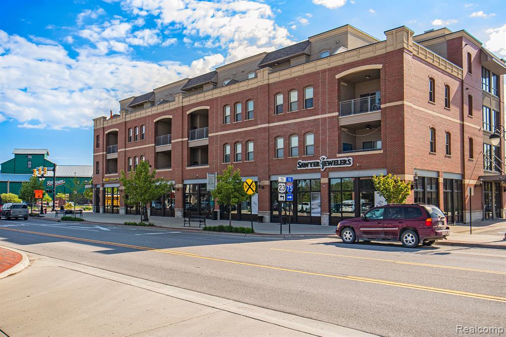 134 N Leroy Street, Fenton, MI 48430