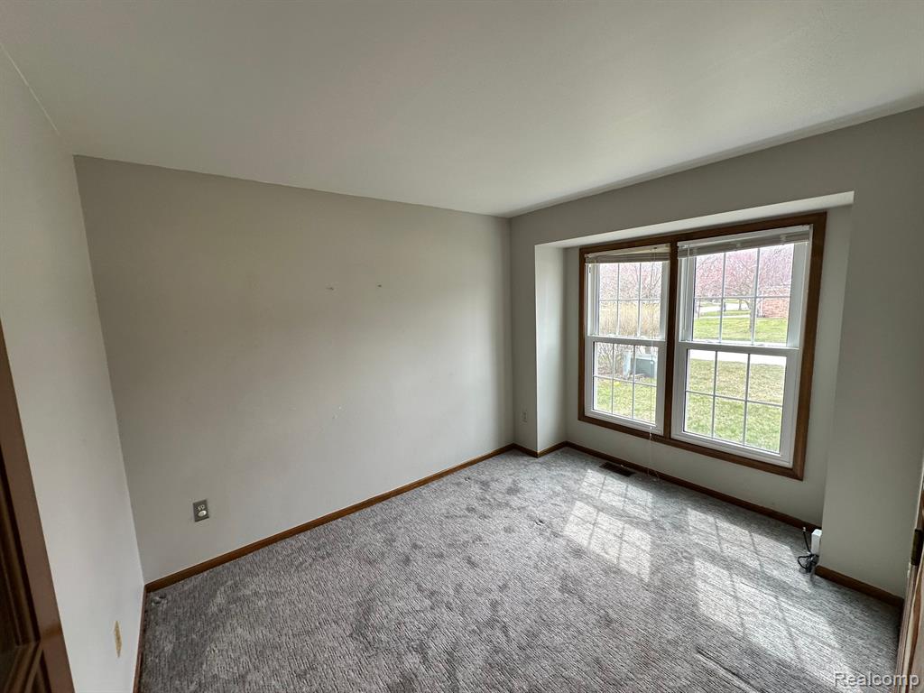 577 LEXINGTON Drive, Rochester Hills, MI 48307 — Photo 9