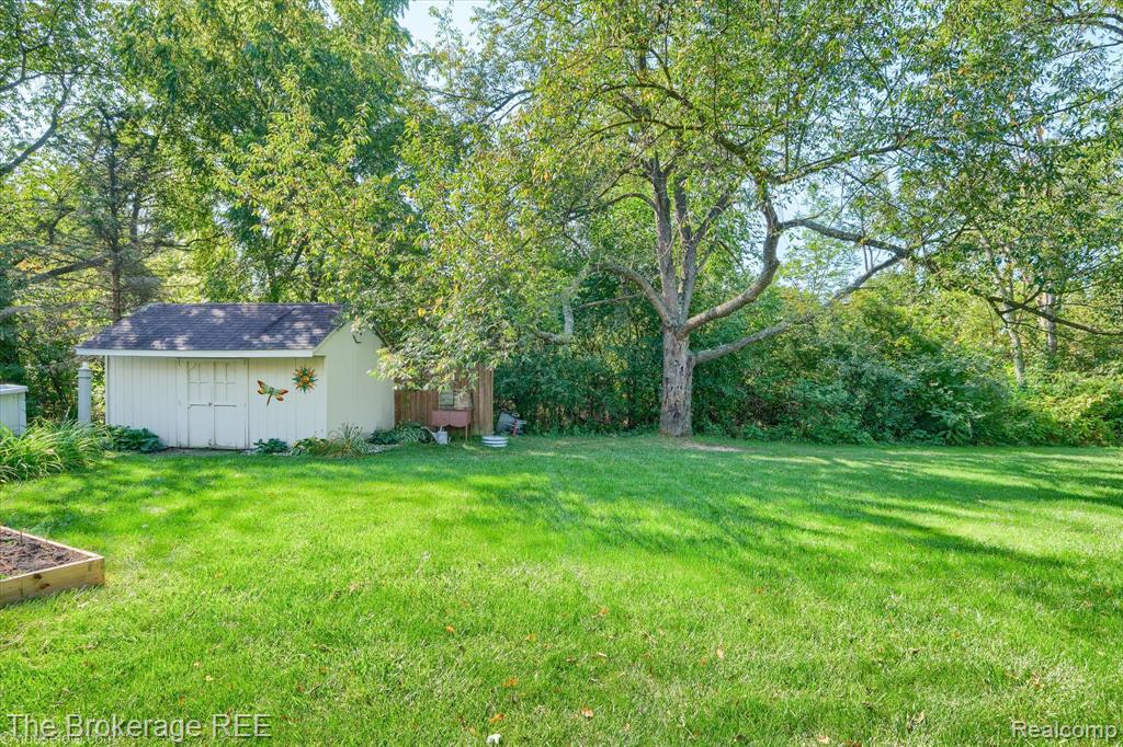 8380 Hunt Club Court, Grand Blanc, MI 48439 — Photo 7