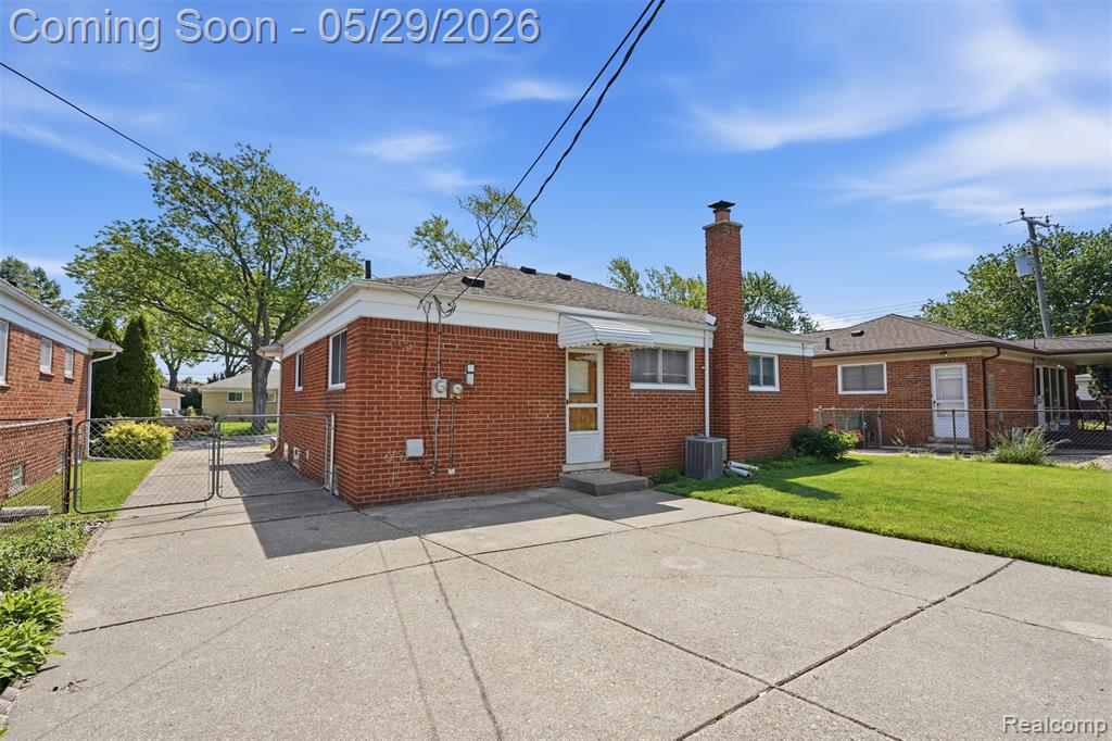 24237 Roxana Avenue, Eastpointe, MI 48021 — Photo 28