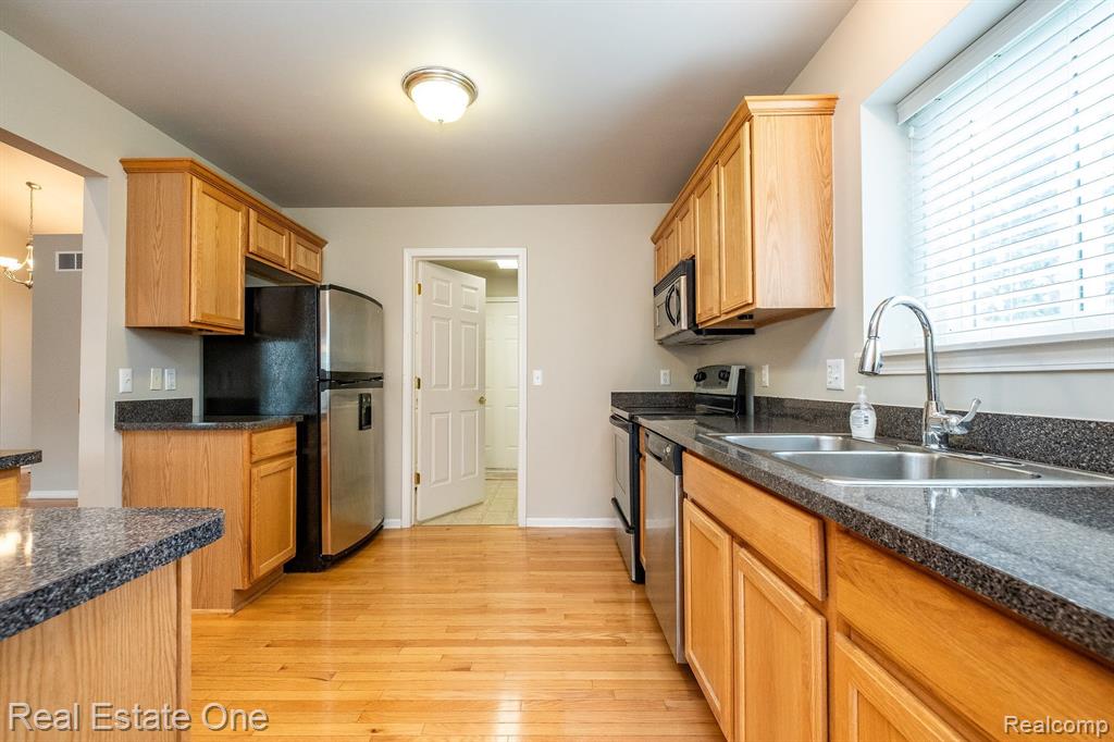 8113 SUTTON Court, White Lake, MI — Photo 15