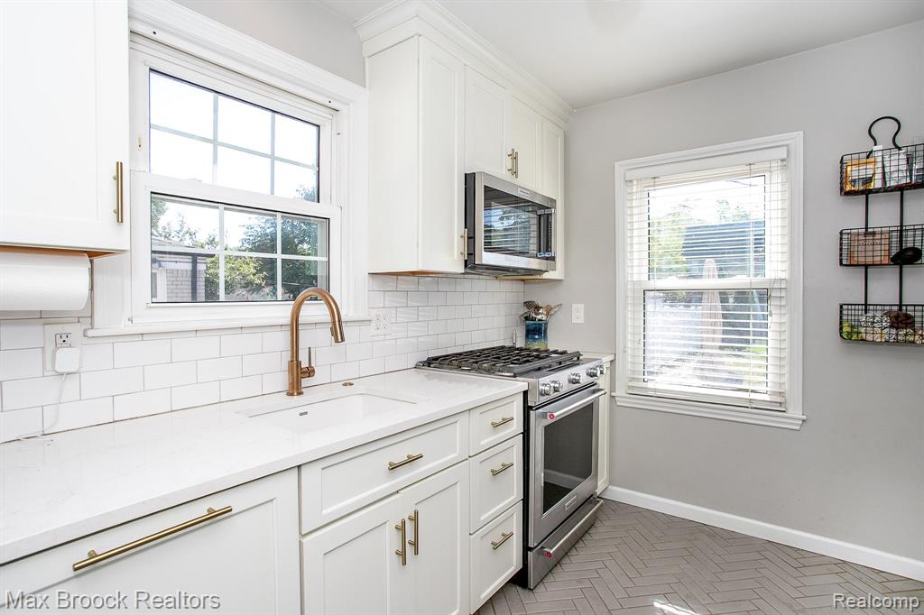 13353 Sherwood Drive, Huntington Woods, MI — Photo 13