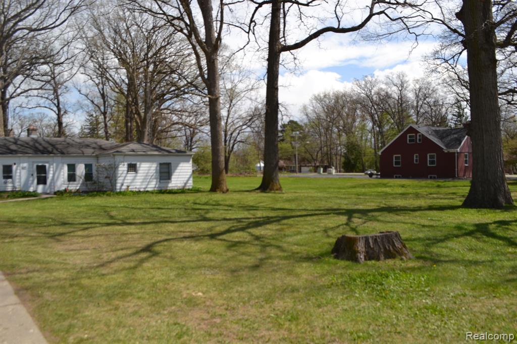 4427 Fenton Road, Burton, MI 48529 — Photo 26
