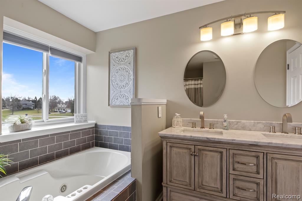 6330 STONEWOOD Drive, White Lake, MI 48383 — Photo 17