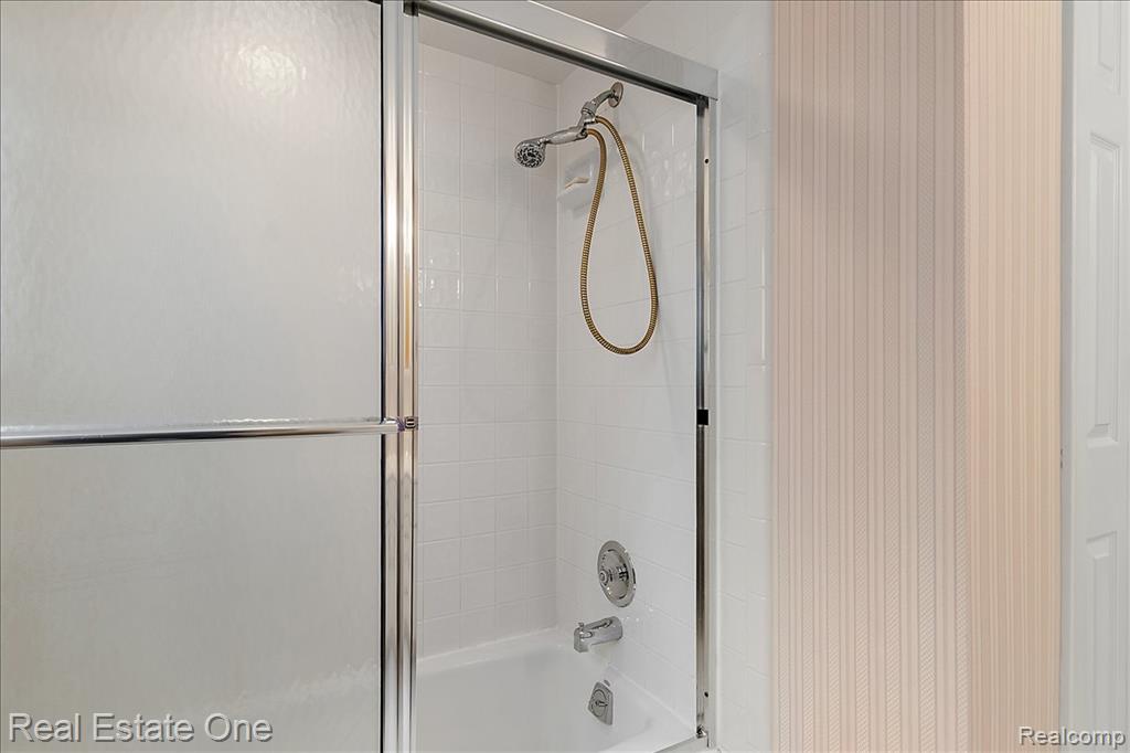 53223 Starlite Drive, Shelby Twp, MI 48316 — Photo 32