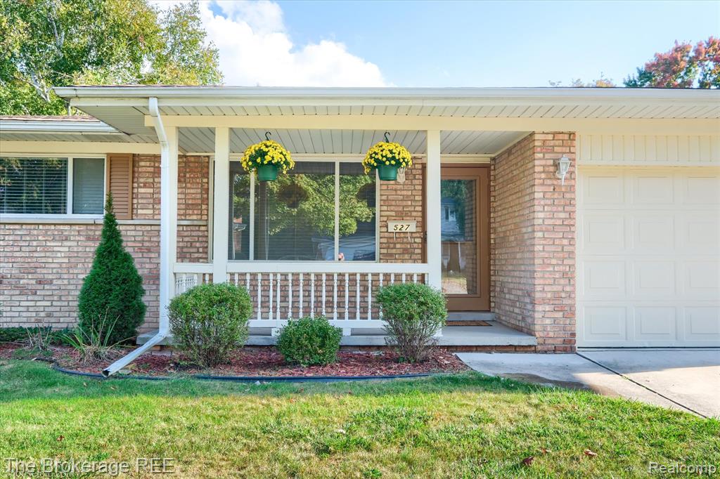 527 Amesbury Drive, Davison, MI 48423 — Photo 2