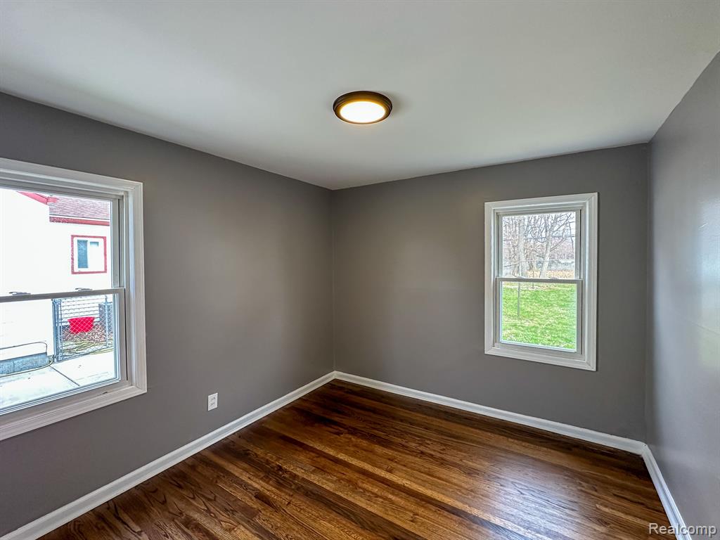 859 ROBINWOOD Drive, Troy, MI 48083 — Photo 4