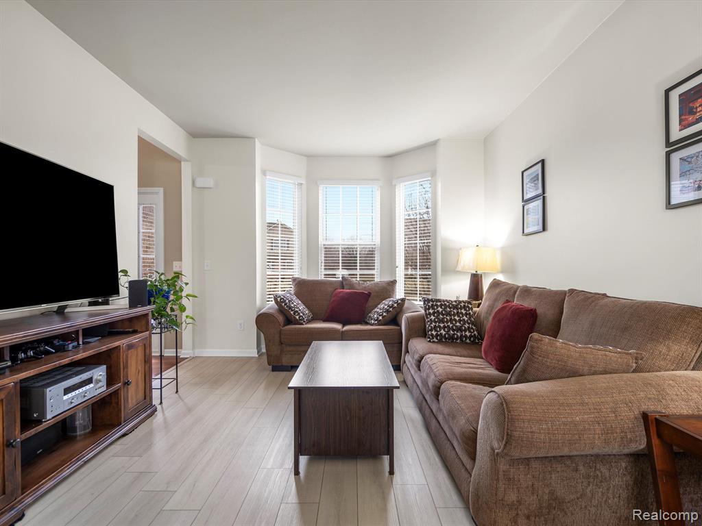 13521 S CUMBERLAND Drive, Van Buren, MI 48111 — Photo 9