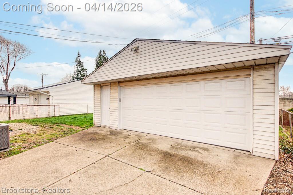 29242 Shirley Avenue, Madison Heights, MI 48071 — Photo 8