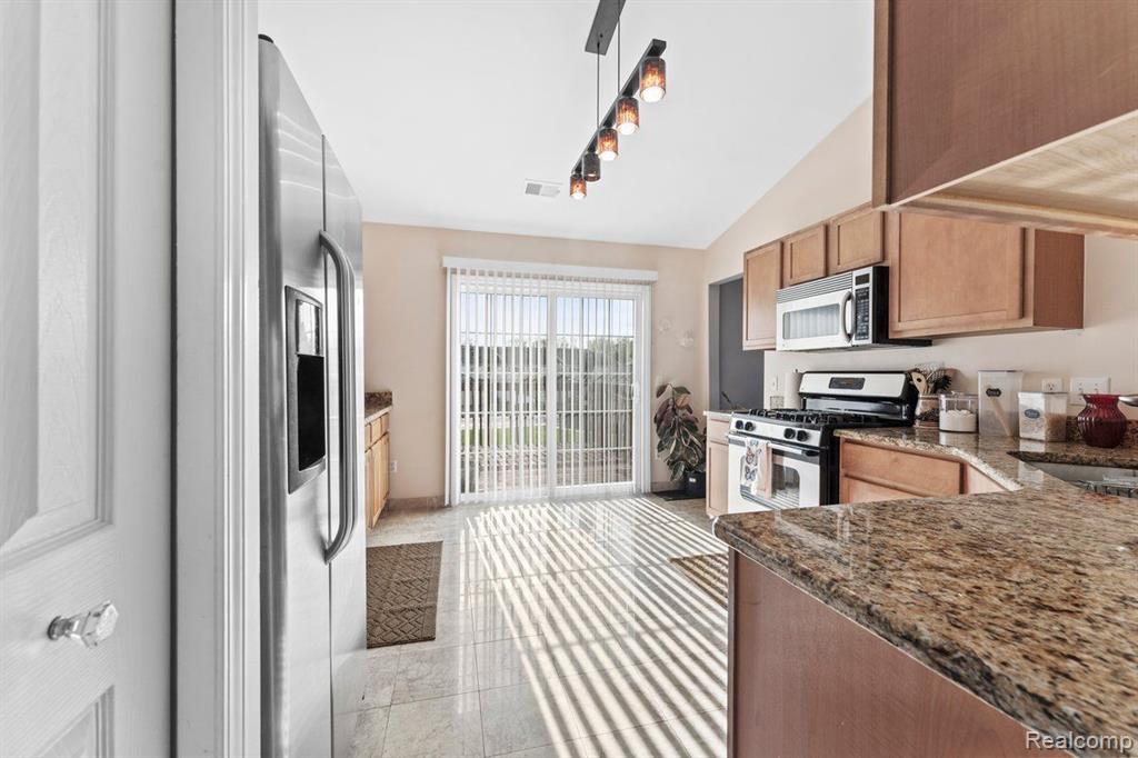 26626 KIRKWAY Circle, Woodhaven, MI 48183 — Photo 10