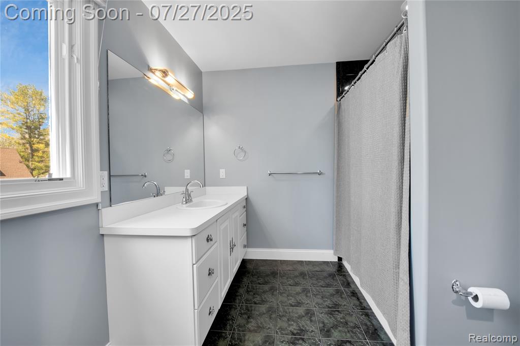 736 Inverness, Highland, MI — Photo 35