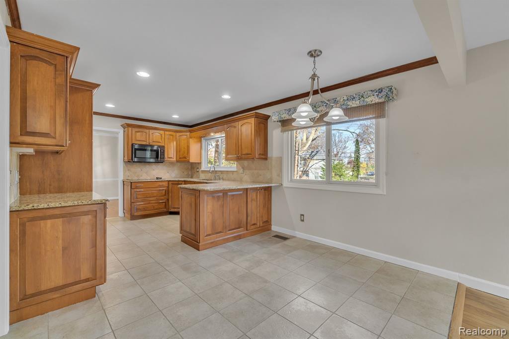 4248 WHITEBIRCH Drive, West Bloomfield, MI 48323 — Photo 17