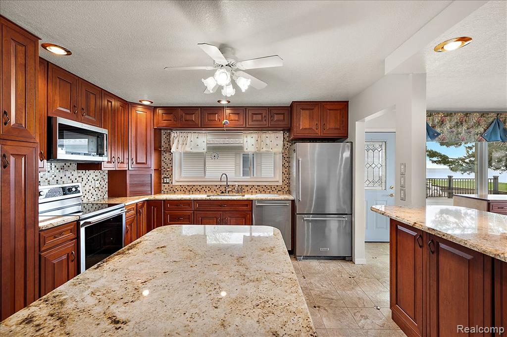 13358 Laplaisance Woods Street, La Salle, MI — Photo 17