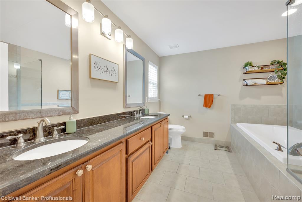 597 Bay Pointe Drive, Oxford, MI 48371 — Photo 20