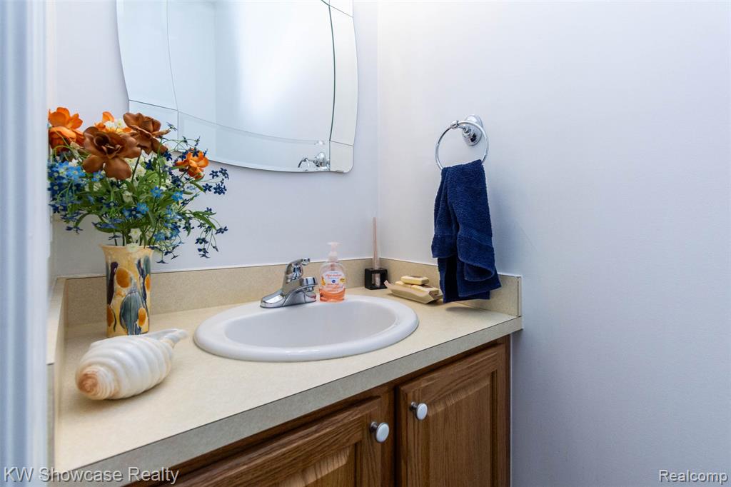 5726 Pinecroft Court, 44, Clawson, MI — Photo 28