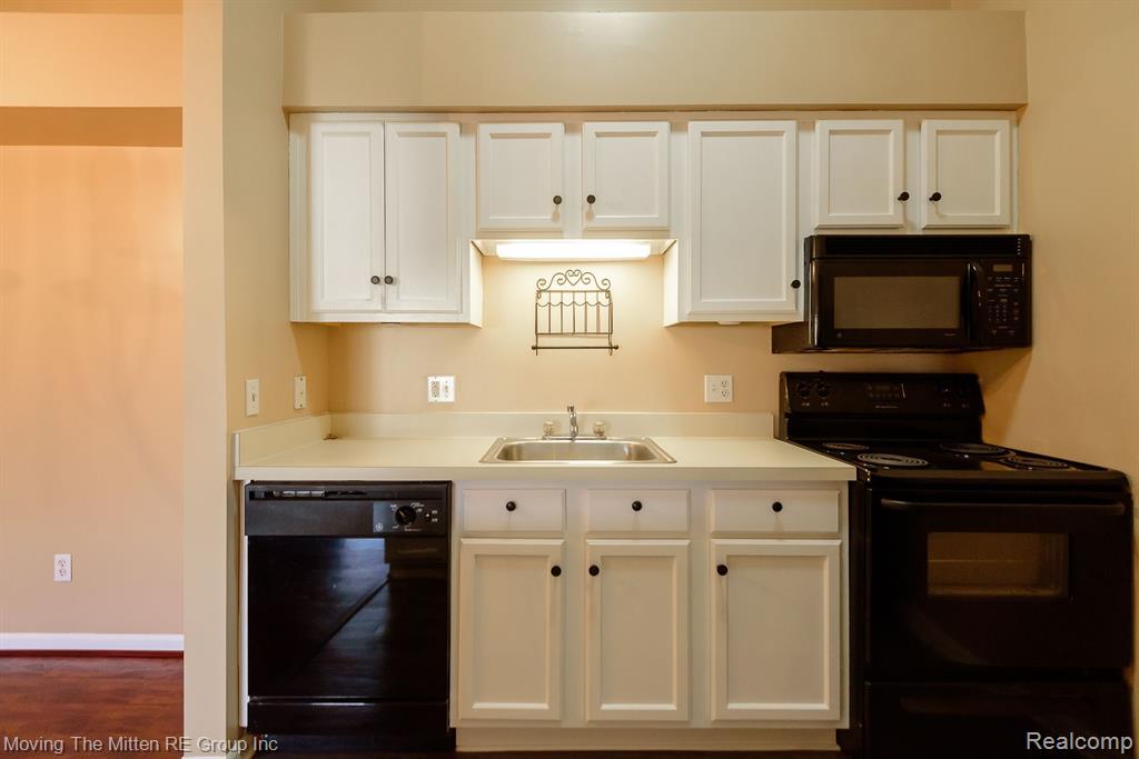 9635 WILDFLOWER Court, Van Buren, MI 48111 — Photo 12