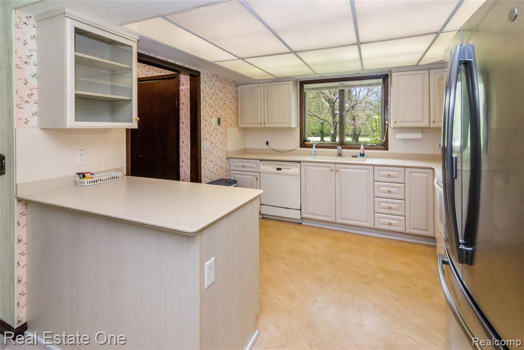 9050 Earhart Road, South Lyon, MI 48178 — Photo 10