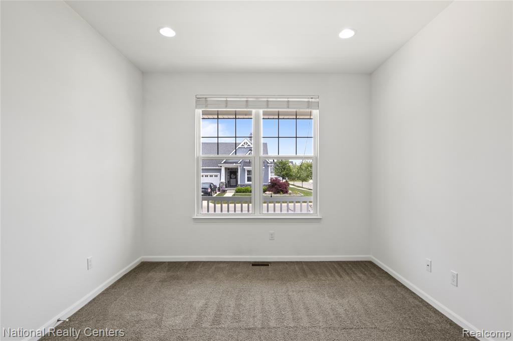 451 Goodrich, Wixom, MI — Photo 16