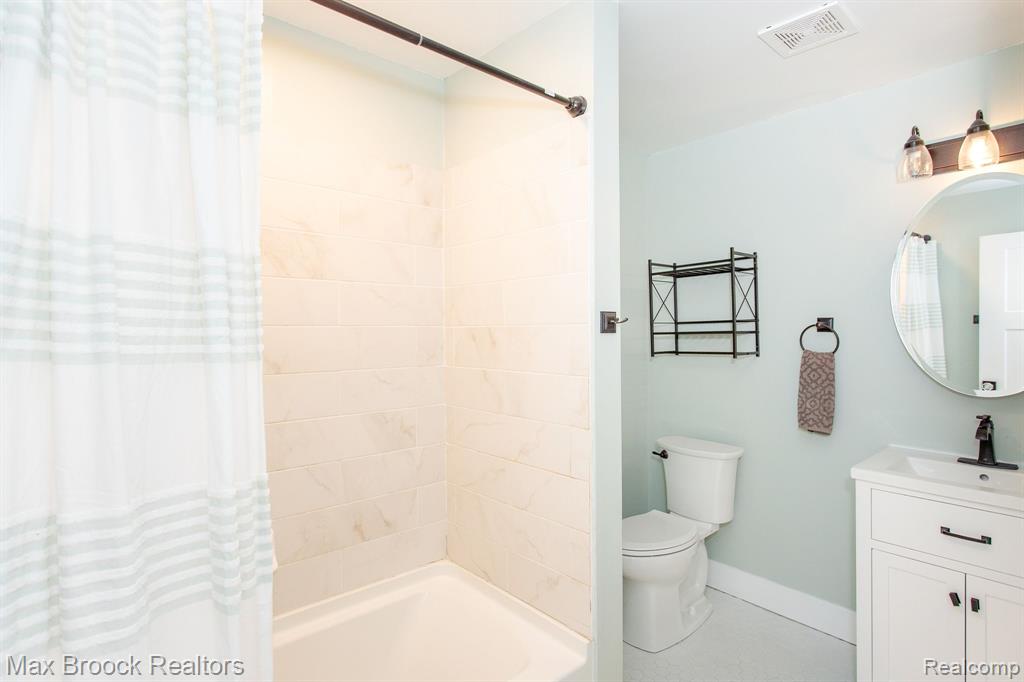 918 ALBERTA Street, Ferndale, MI 48220 — Photo 28