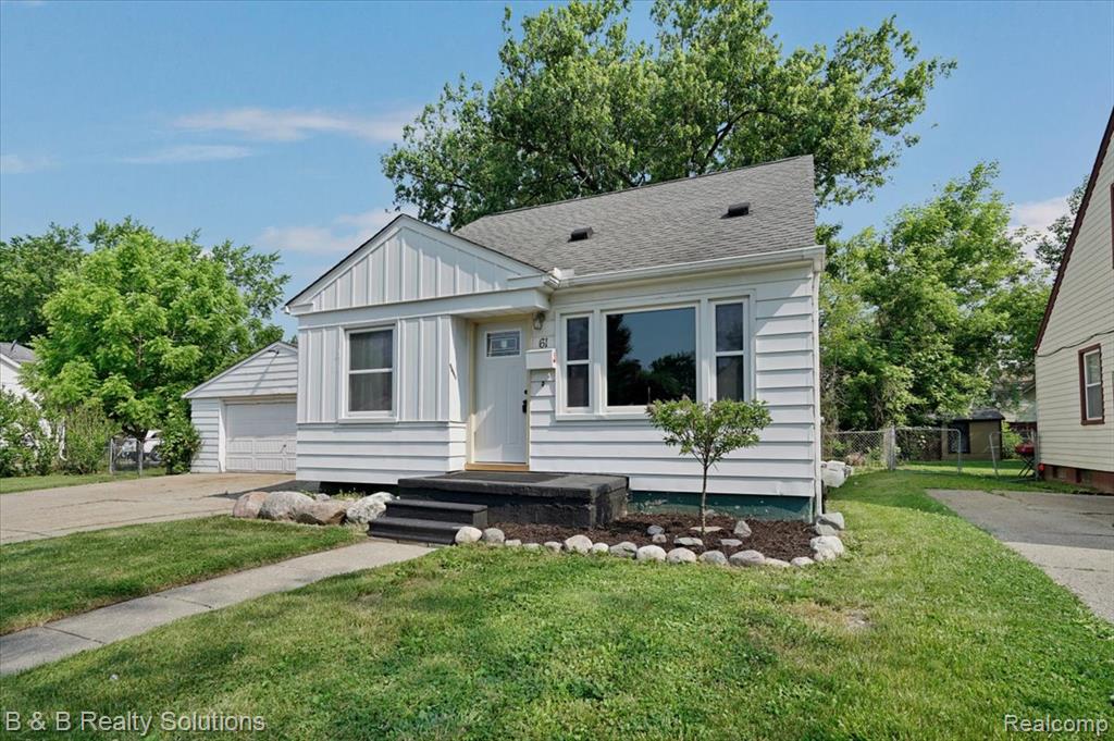 61 E Longfellow Avenue, Pontiac, MI 48340 — Photo 2