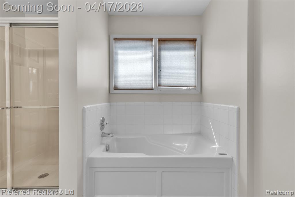 8560 Vista Court, Westland, MI — Photo 48