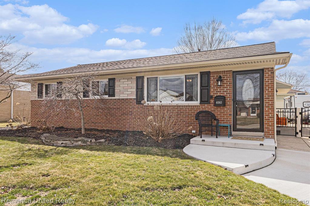 40563 ORANGELAWN Avenue, Plymouth, MI 48170 — Photo 2