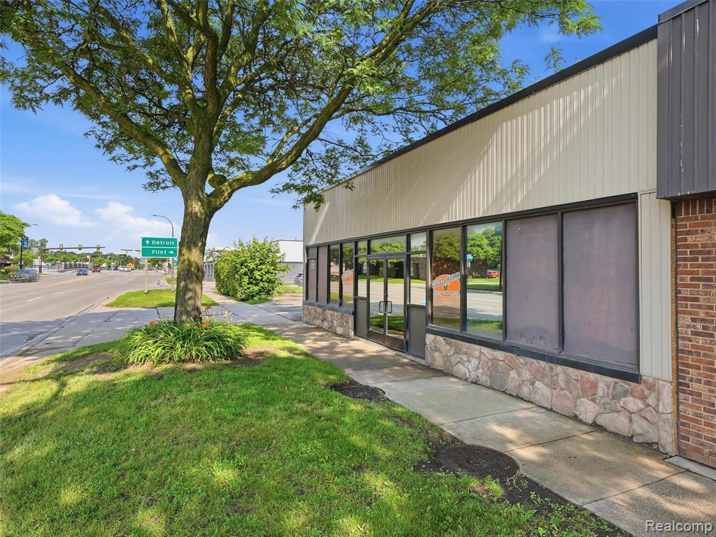 832 W 11 Mile Road, Madison Heights, MI 48071 — Photo 3