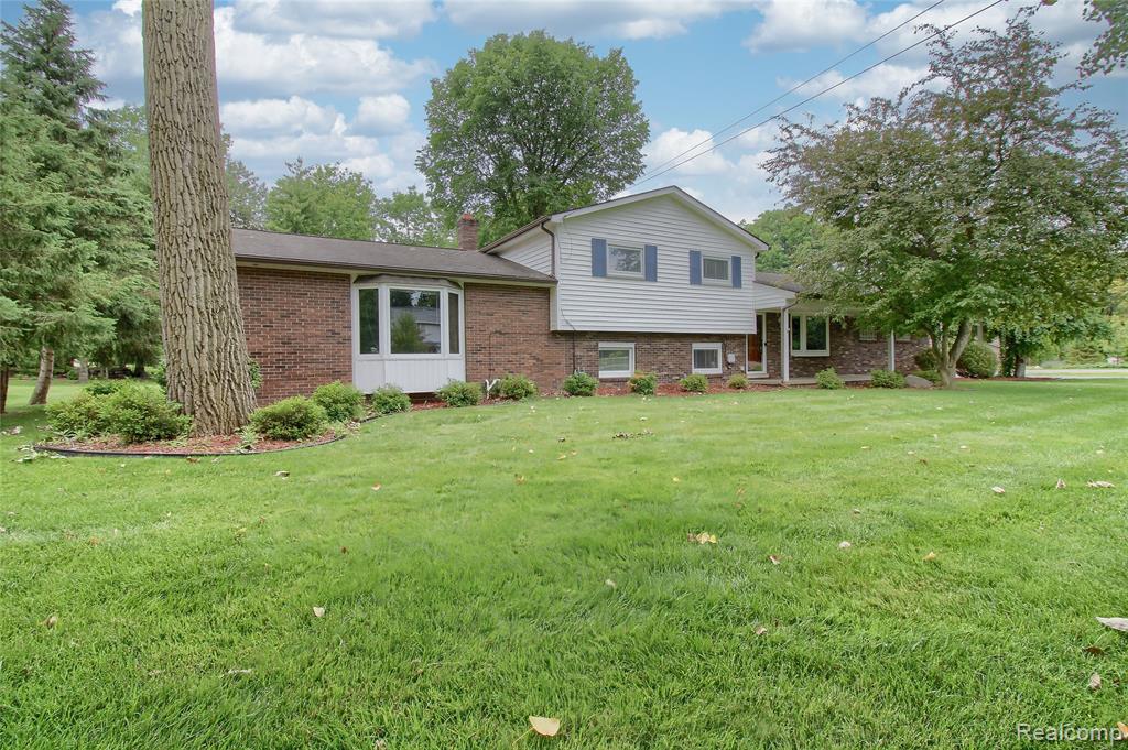 8695 Stout Avenue, Grosse Ile, MI 48138 — Photo 3