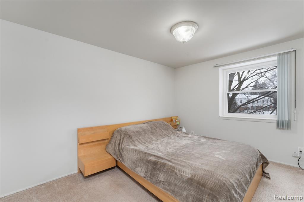 45704 Kensington St, Utica, MI 48317 — Photo 12